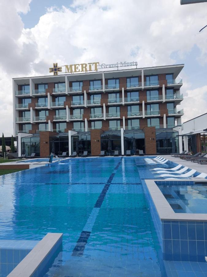 Merit Grand Mosta Spa Hotel & Casino スヴィレングラッド エクステリア 写真